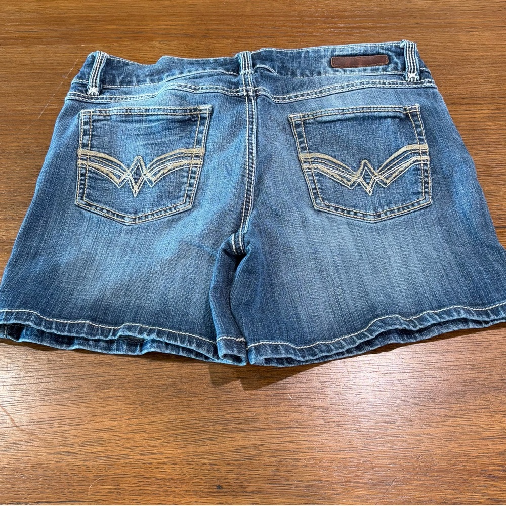 Wrangler Women's Blue Denim Stretch Jean Shorts 7/8 - Picture 2 of 10